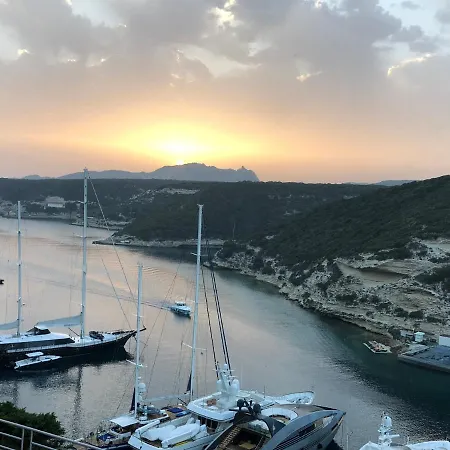 Daire De Charme Sur La Marina De Bonifacio (Corsica)