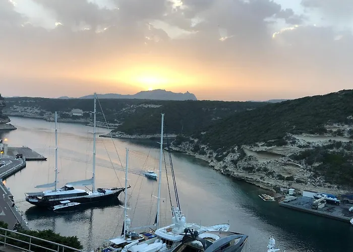 Apartment De Charme Sur La Marina De Bonifacio (Corsica)